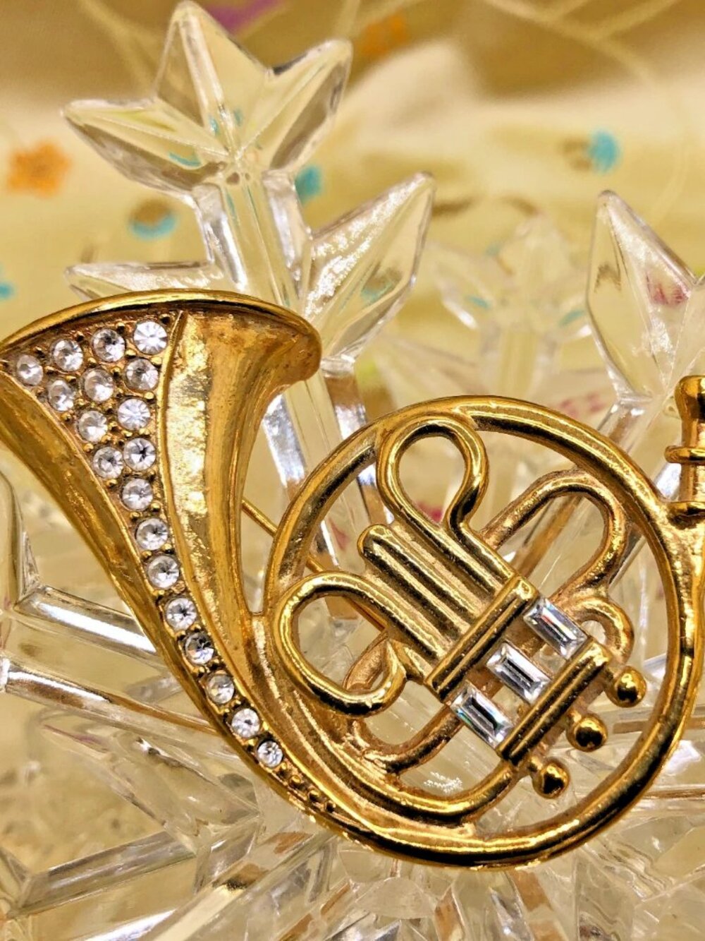 Vintage French Horn Brooch clear Rhinestones Goldtone, so cute, signed Roman